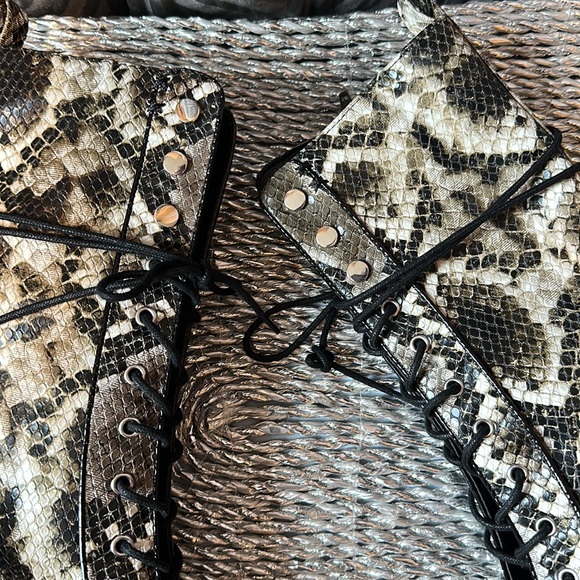 Like new Dolce Vita Ayleen snakeskin lace up zip up boots size 9.5 snake skin - Picture 12 of 15